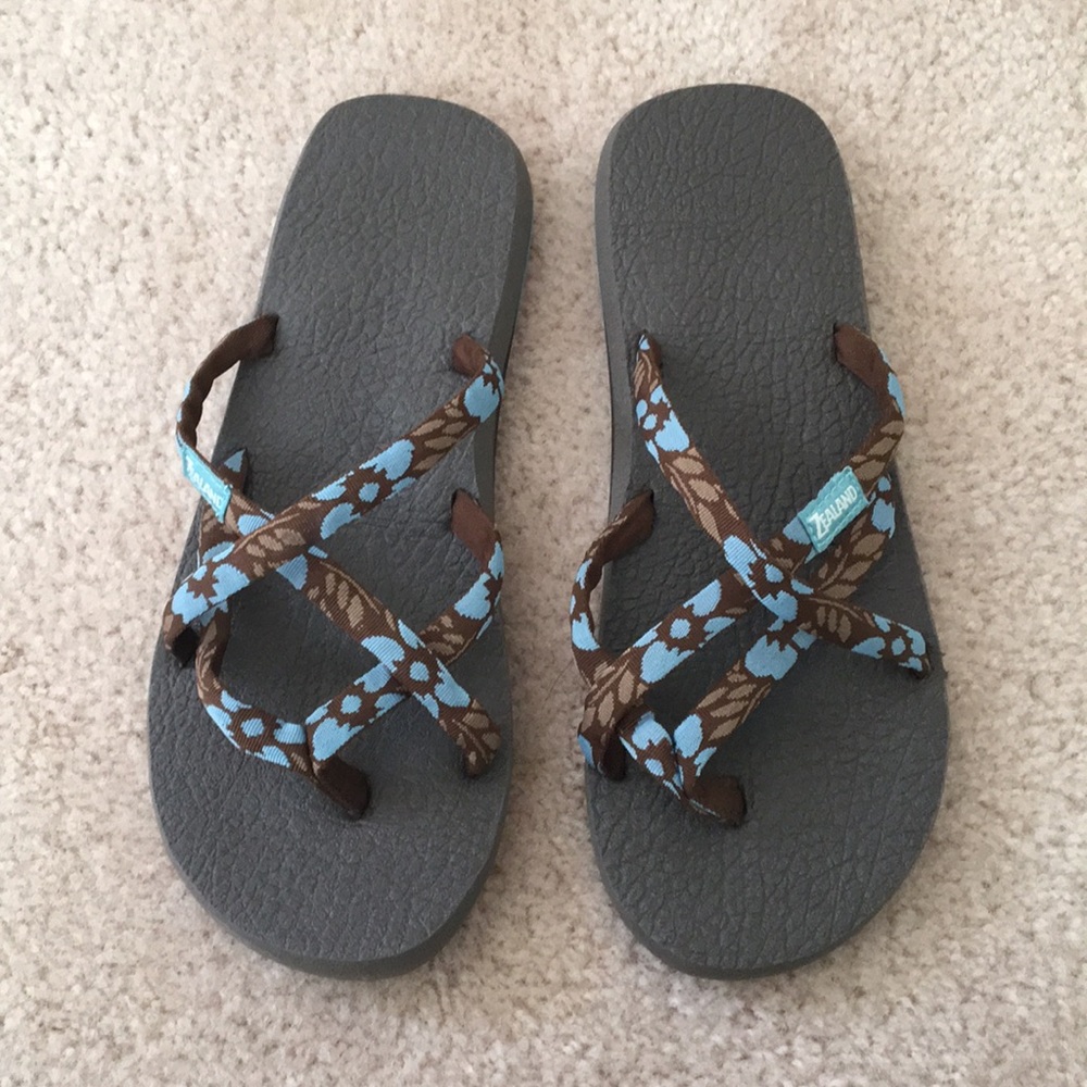 Comfort walking sandals